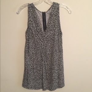 Black & white sleeveless shirt with zipper in back